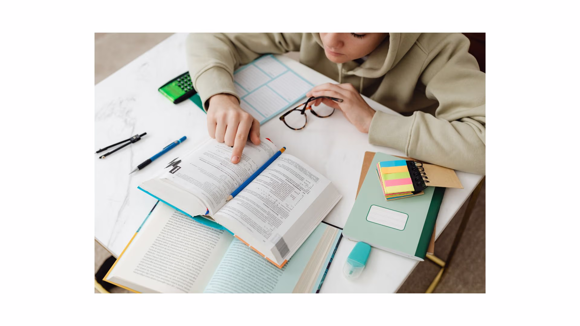 オレンジ シンプル 明るい 事業計画書 プレゼンテーション (3).jpg